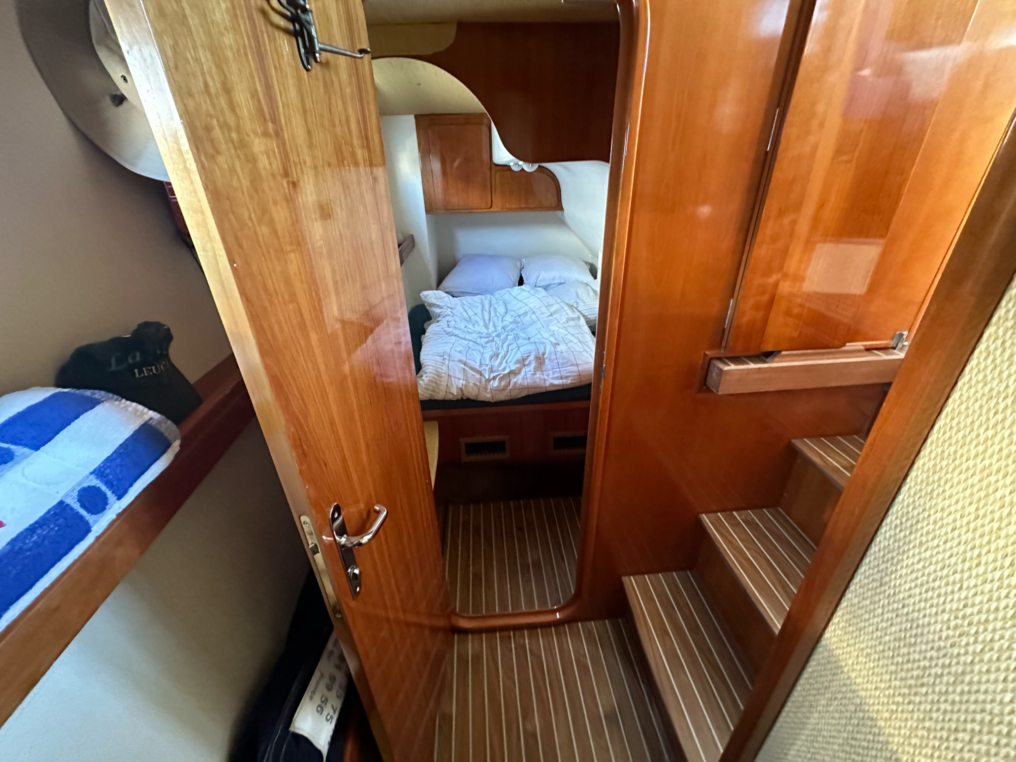 Alliaura Marine Transcat 42 2001 Alliaura Marine Transcat 42 2001