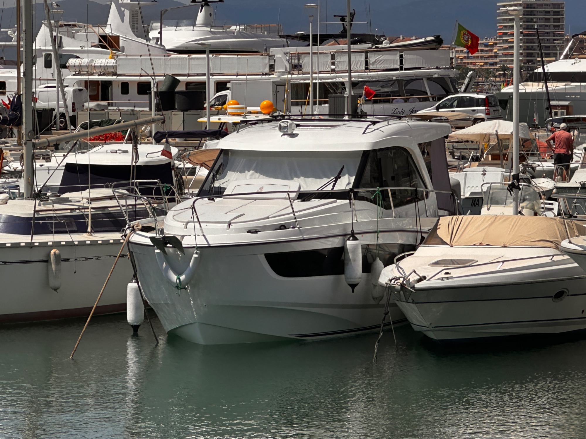 2025 Beneteau Antares 9 V2 2025 Beneteau Antares 9 V2