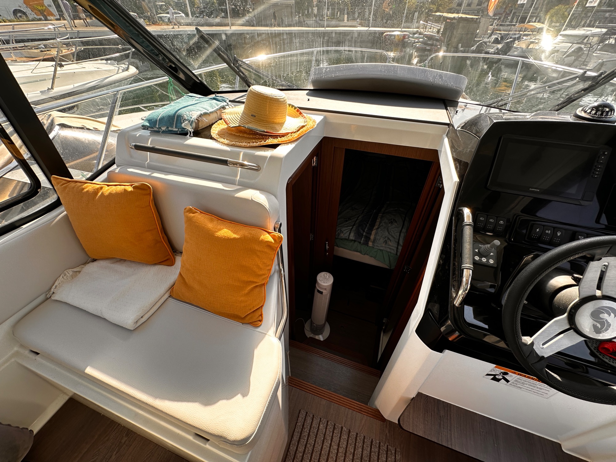 2025 Beneteau Antares 9 V2 2025 Beneteau Antares 9 V2