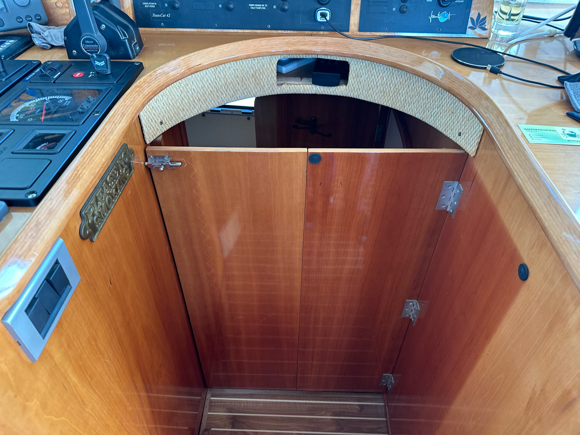 Alliaura Marine Transcat 42 2001 Alliaura Marine Transcat 42 2001