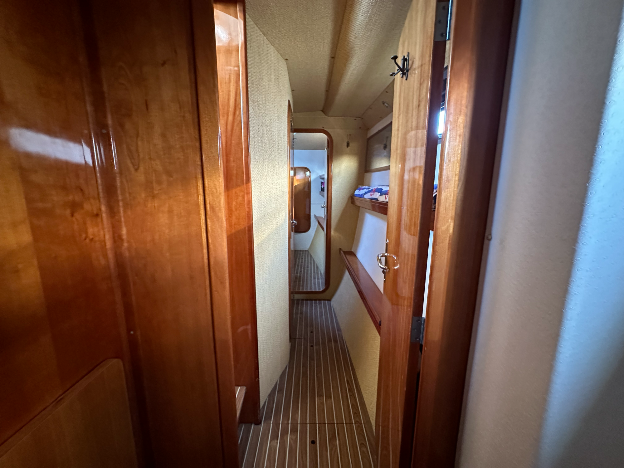 Alliaura Marine Transcat 42 2001 Alliaura Marine Transcat 42 2001