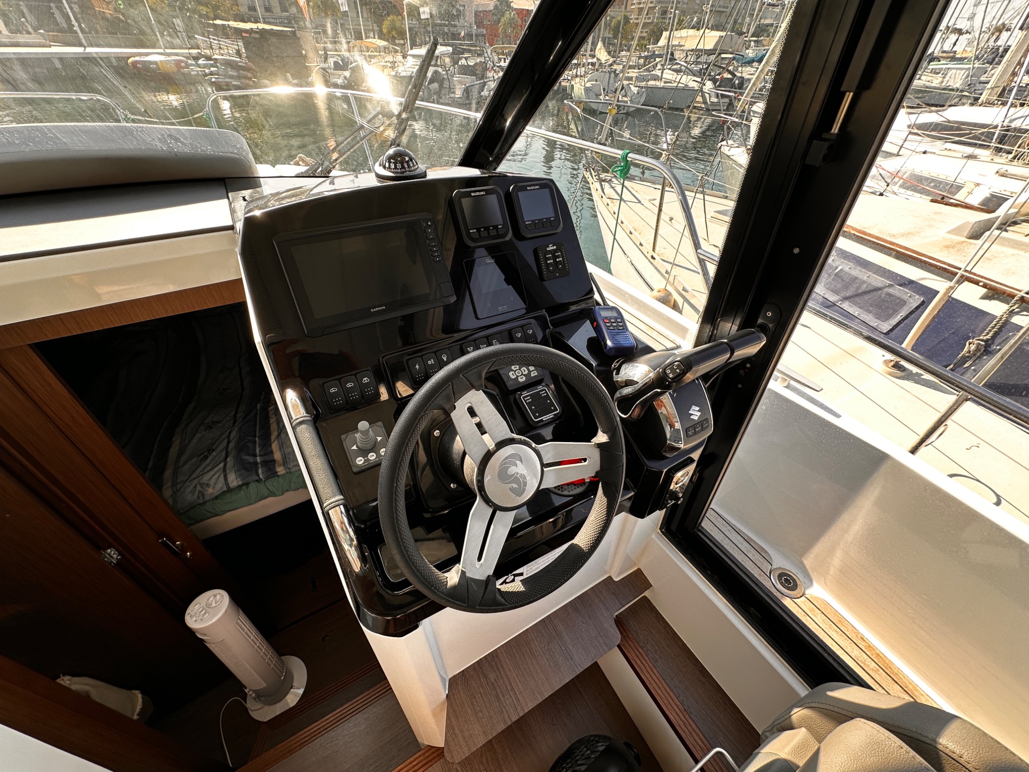 2025 Beneteau Antares 9 V2 2025 Beneteau Antares 9 V2