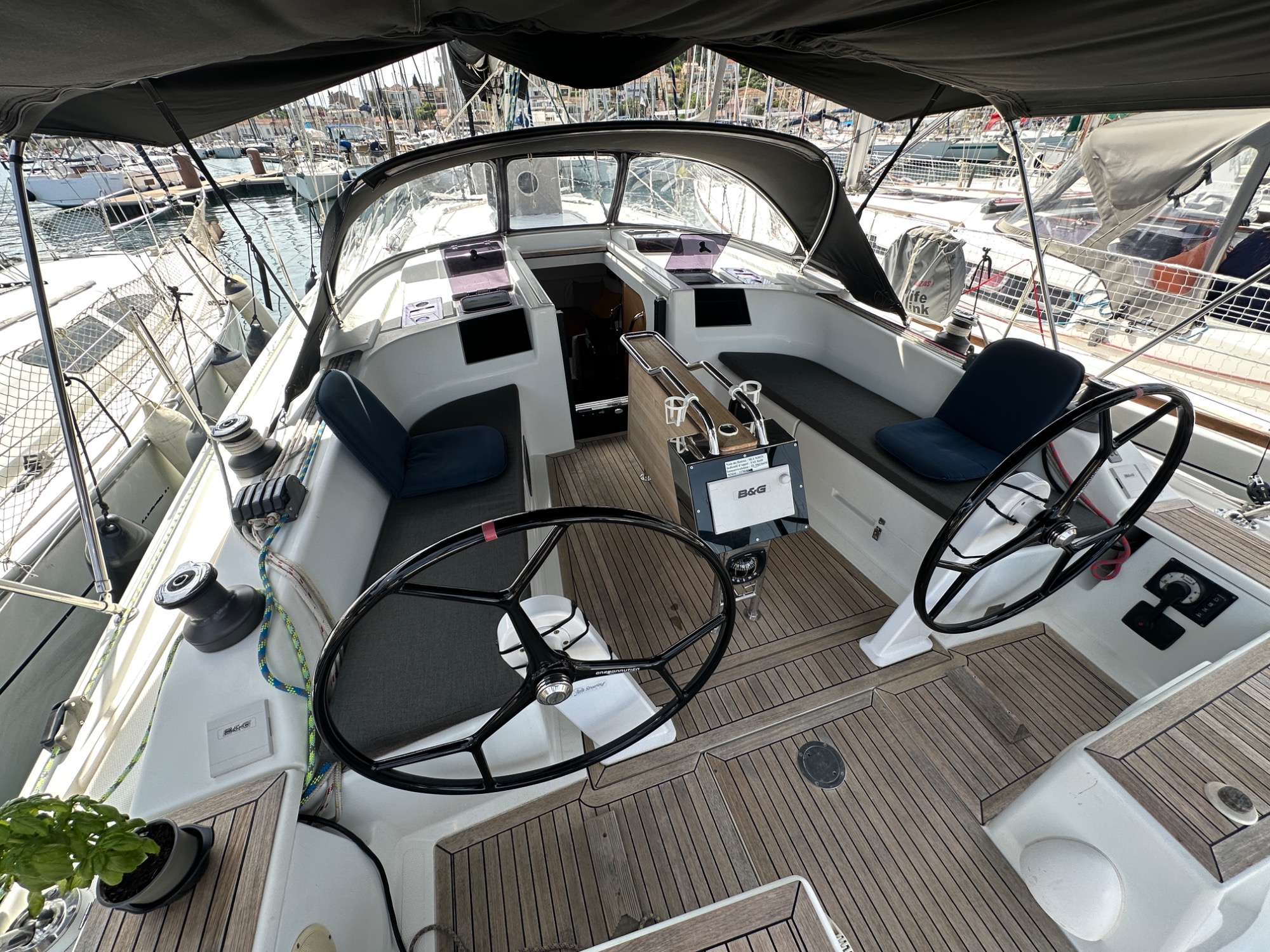 Hanse 415 2017 Hanse 415 2017 cockpit