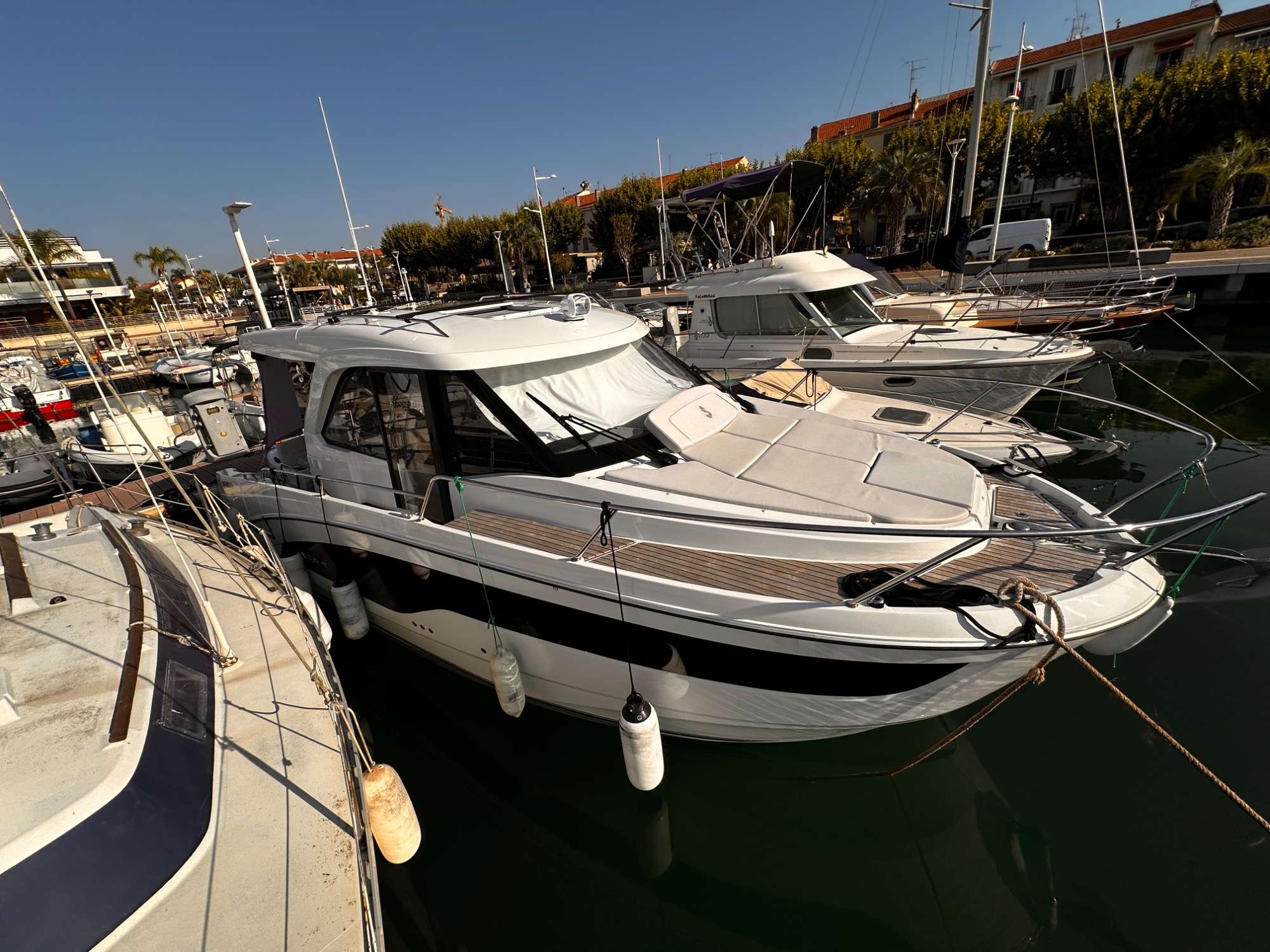 2025 Beneteau Antares 9 V2 2025 Beneteau Antares 9 V2