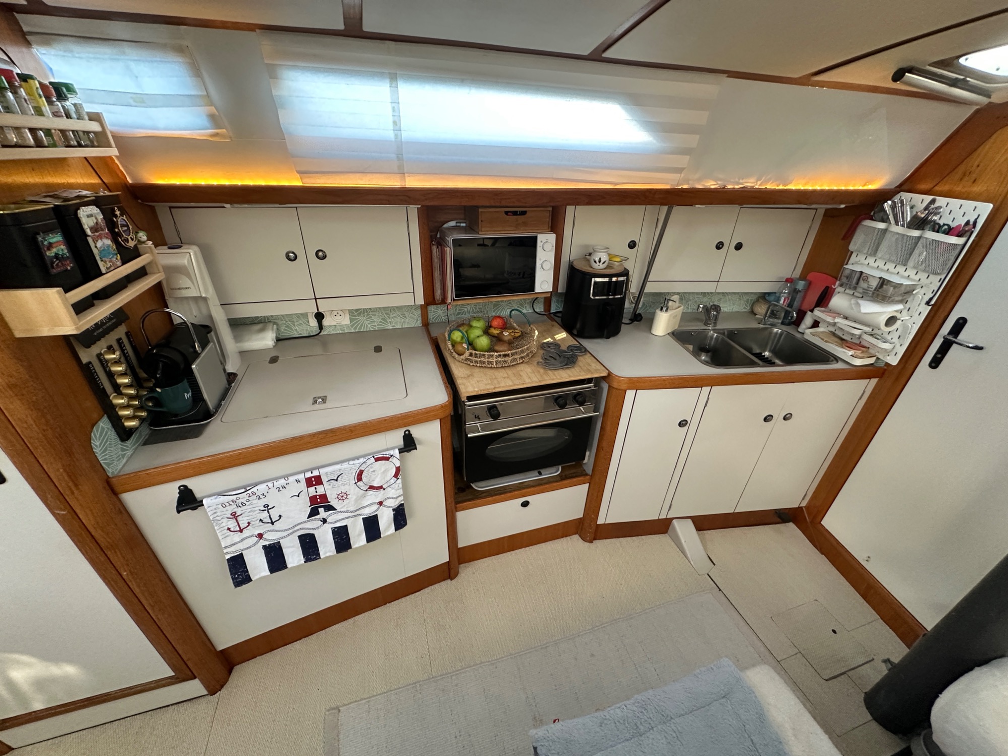 Jeanneau Sun Odyssey 37.1 Cuisine