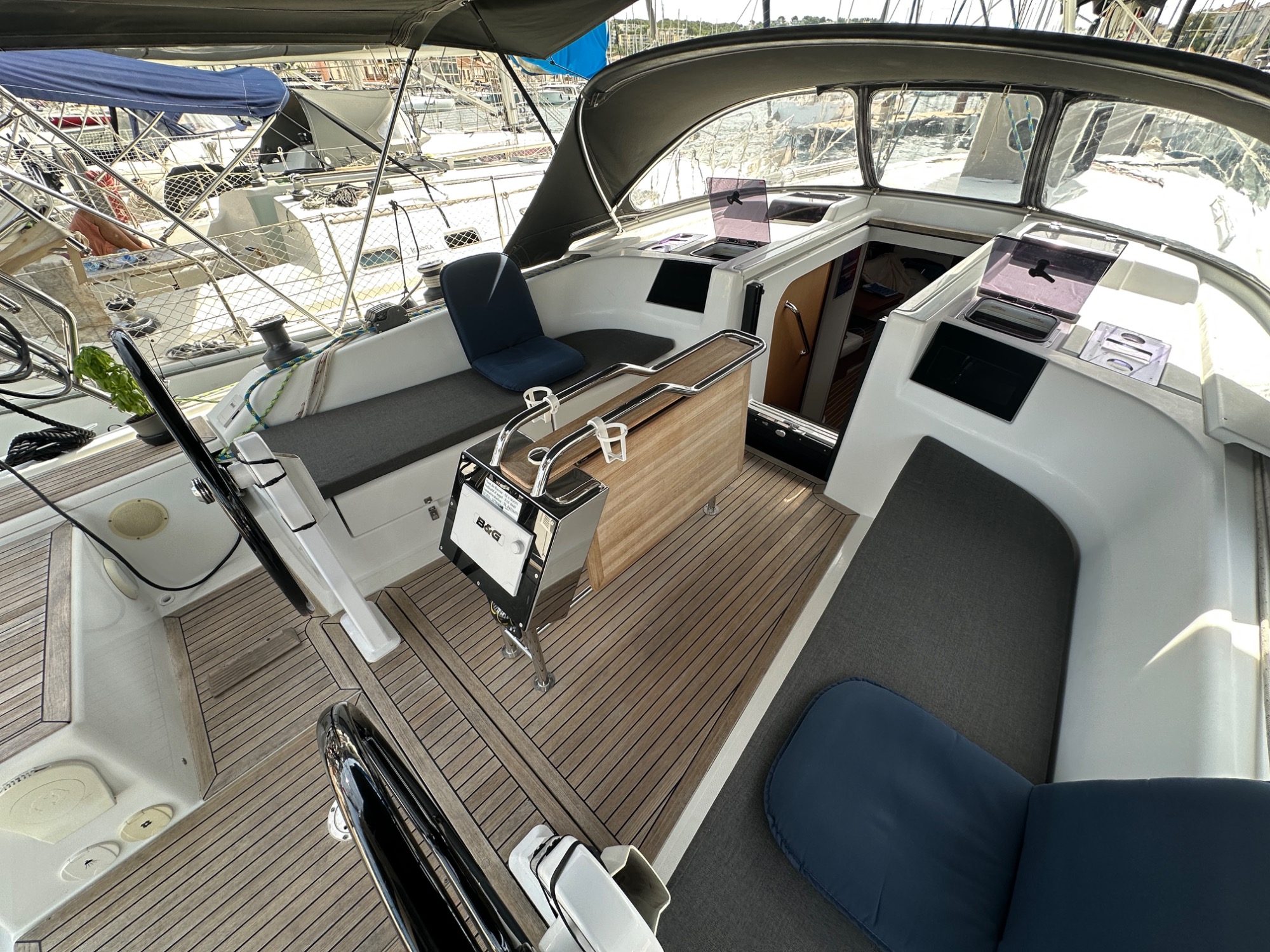 Hanse 415 2017 Hanse 415 2017 cockpit