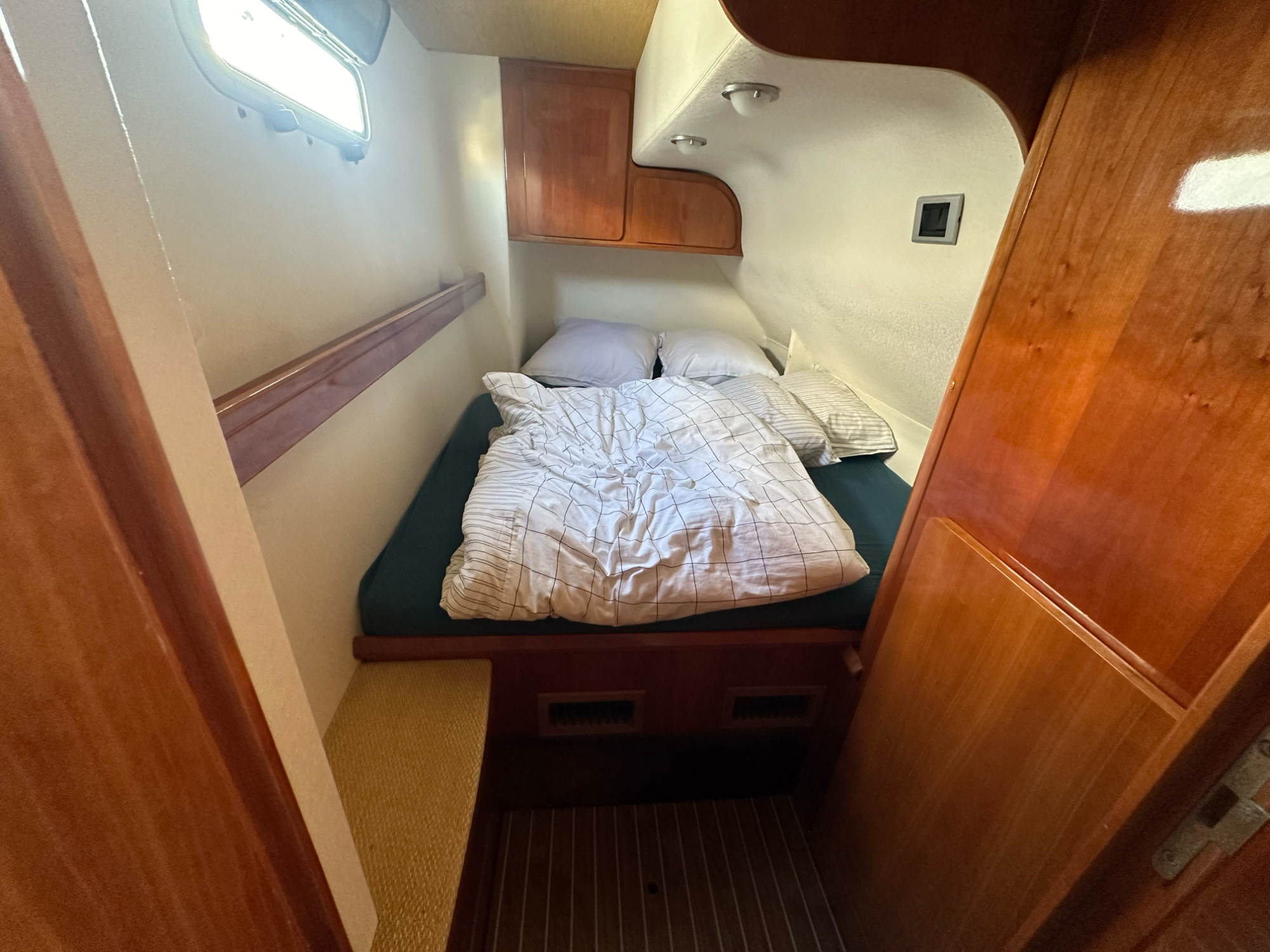 Alliaura Marine Transcat 42 2001 Alliaura Marine Transcat 42 2001