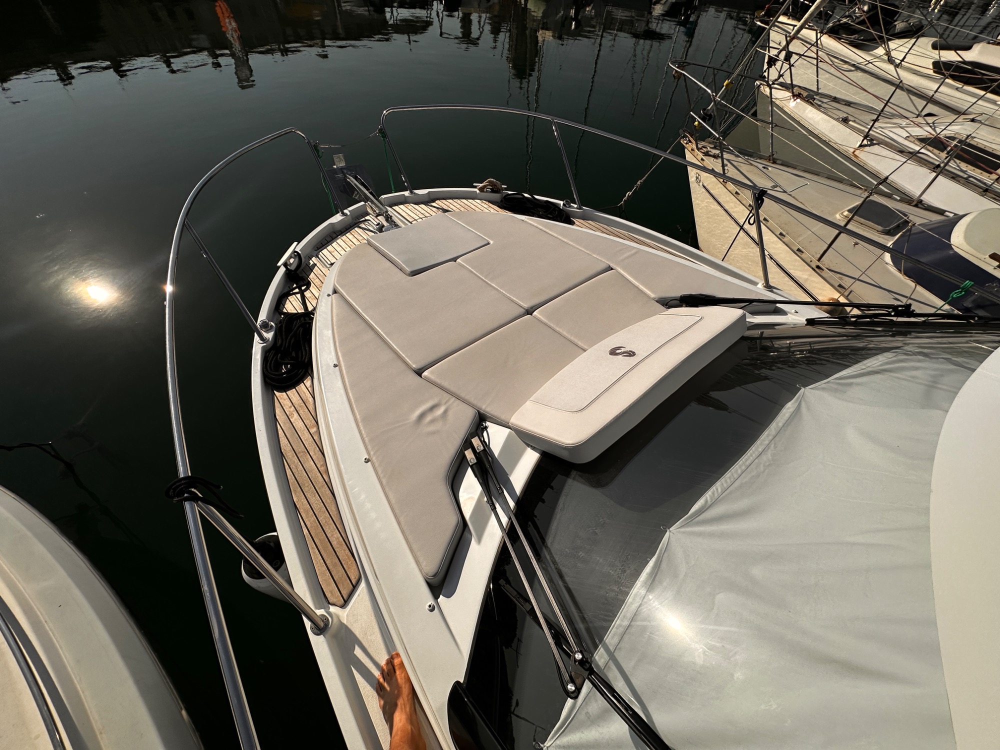 2025 Beneteau Antares 9 V2 2025 Beneteau Antares 9 V2