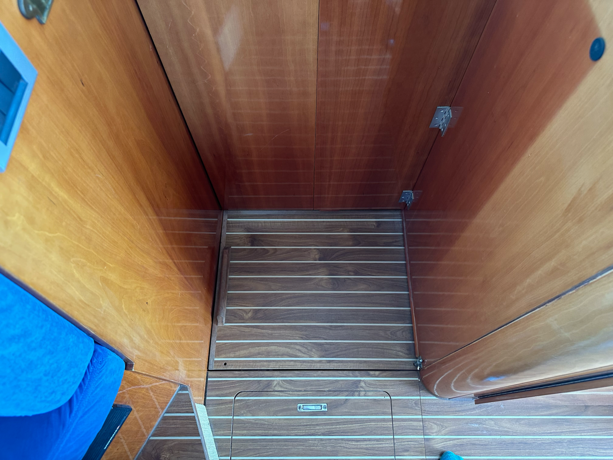 Alliaura Marine Transcat 42 2001 Alliaura Marine Transcat 42 2001