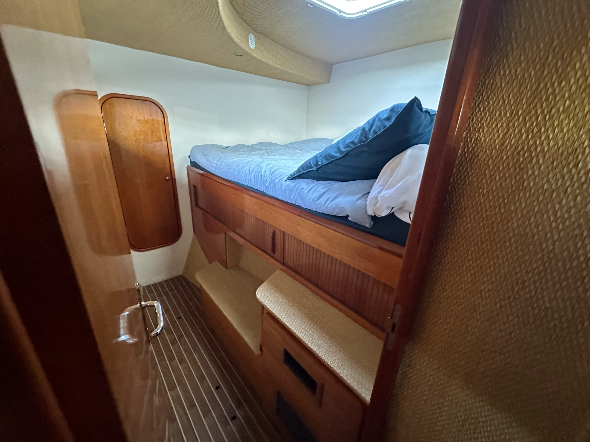 Alliaura Marine Transcat 42 2001 Alliaura Marine Transcat 42 2001