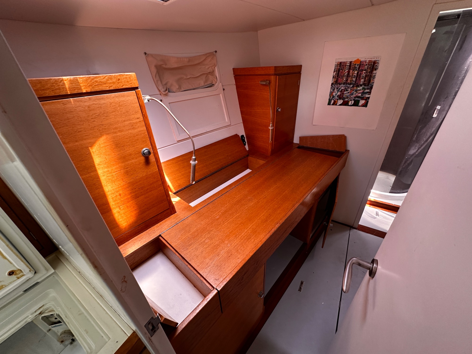 Alliage Azzuro 53 Bureau cabine propriétaire/Master cabin desk Alliage Azzuro 53