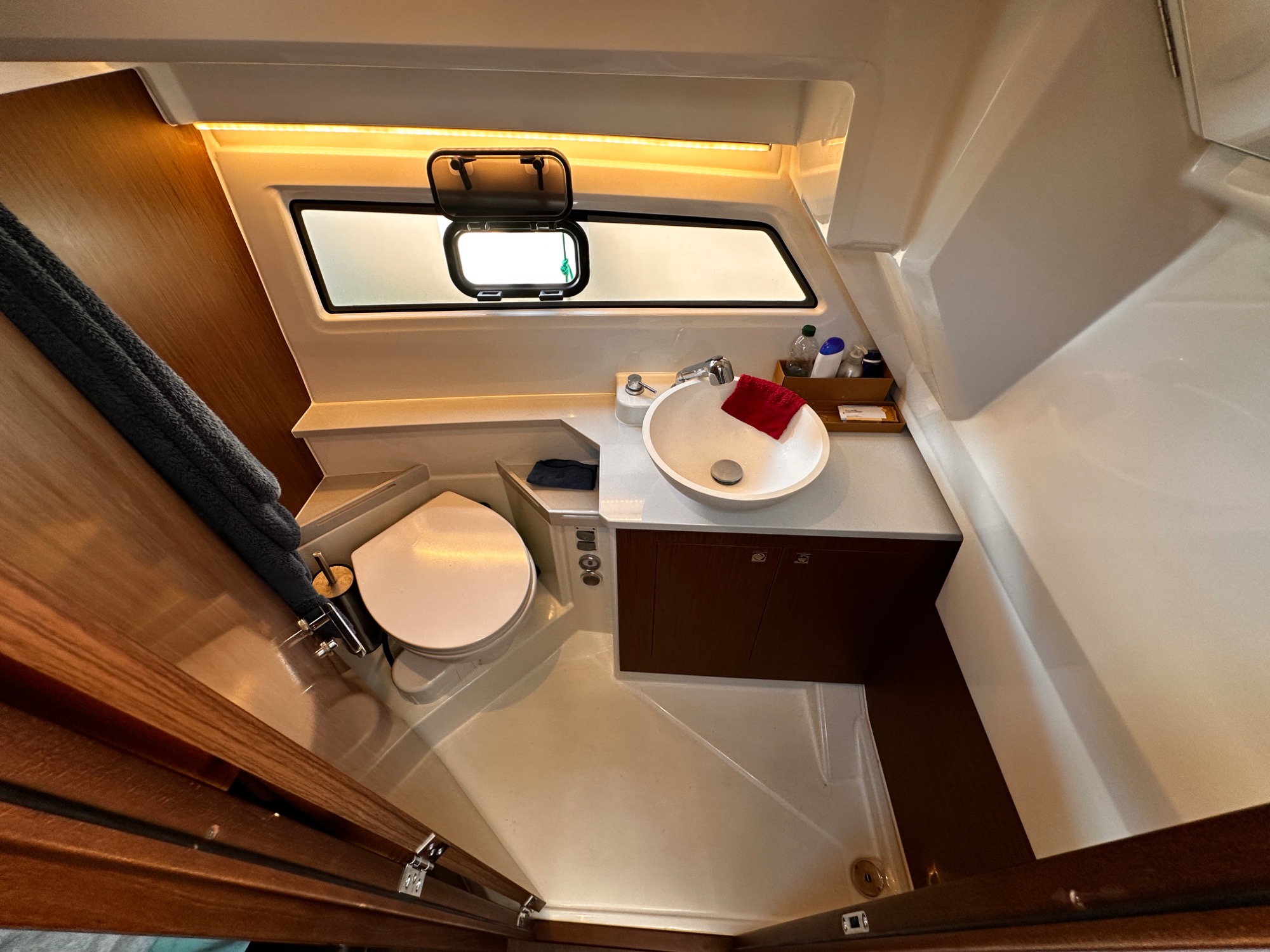 2025 Beneteau Antares 9 V2 2025 Beneteau Antares 9 V2