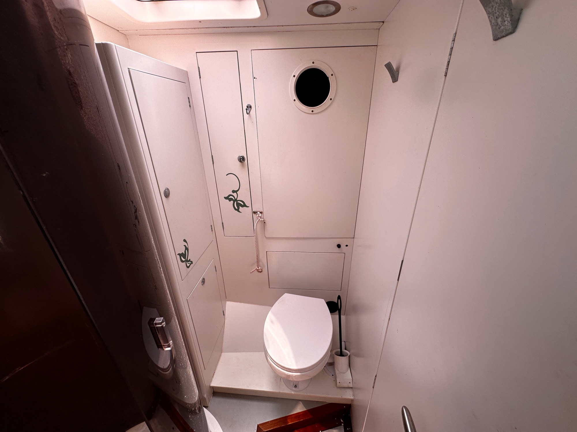 Alliage Azzuro 53 Salle d'eau cabine propriétaire/Master cabin bathroom Alliage Azzuro 53