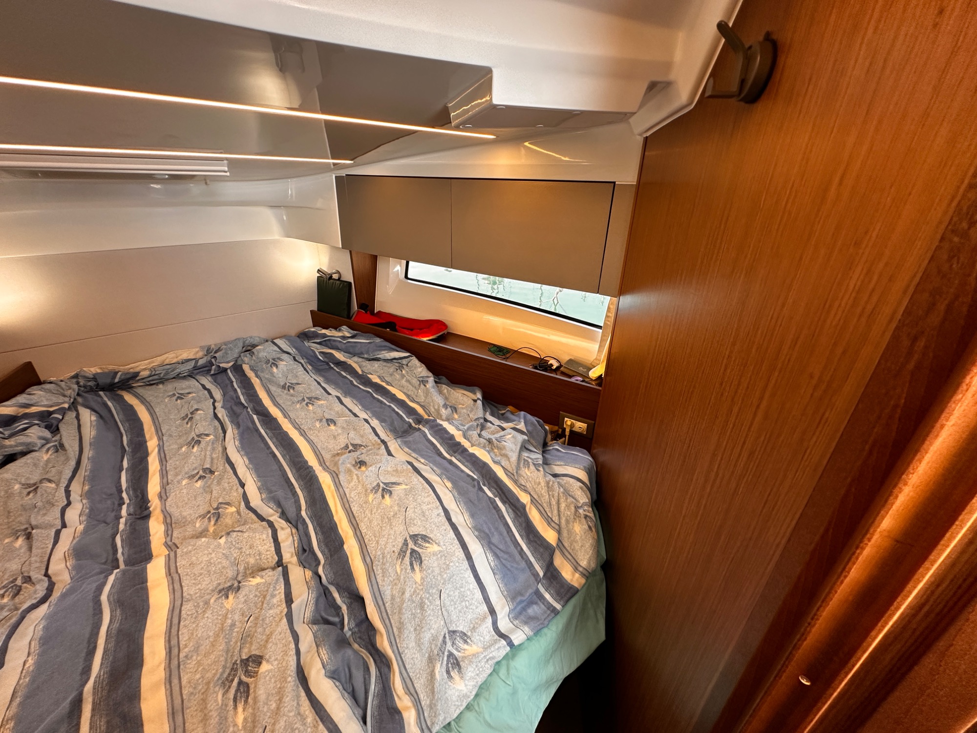 2025 Beneteau Antares 9 V2 2025 Beneteau Antares 9 V2