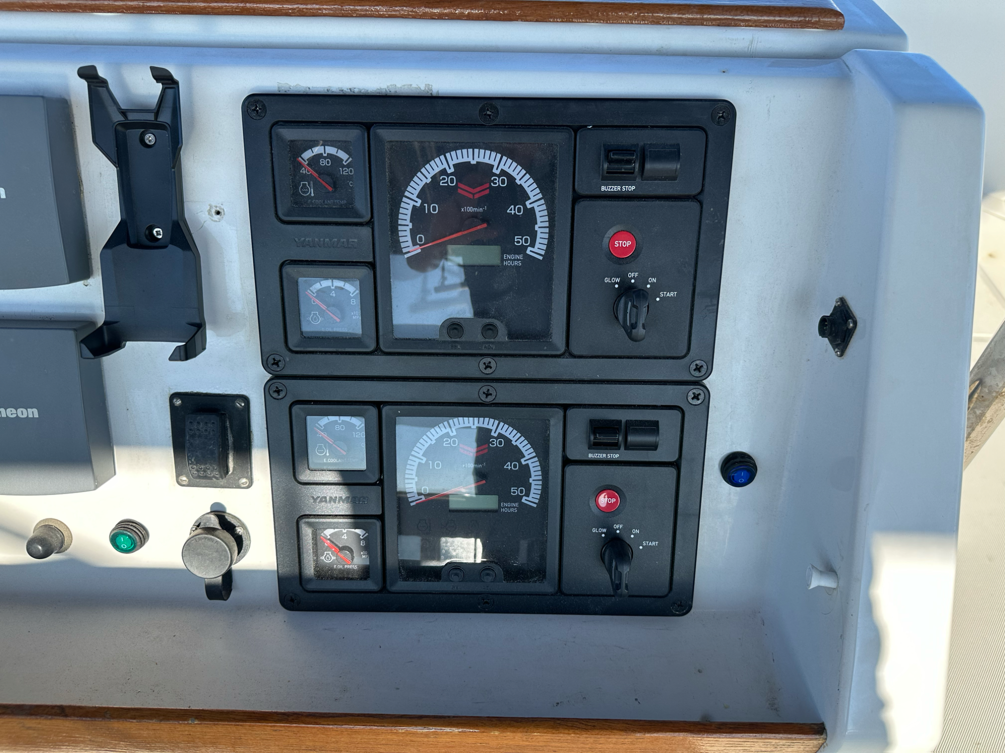 Alliaura Marine Transcat 42 2001 Alliaura Marine Transcat 42 2001