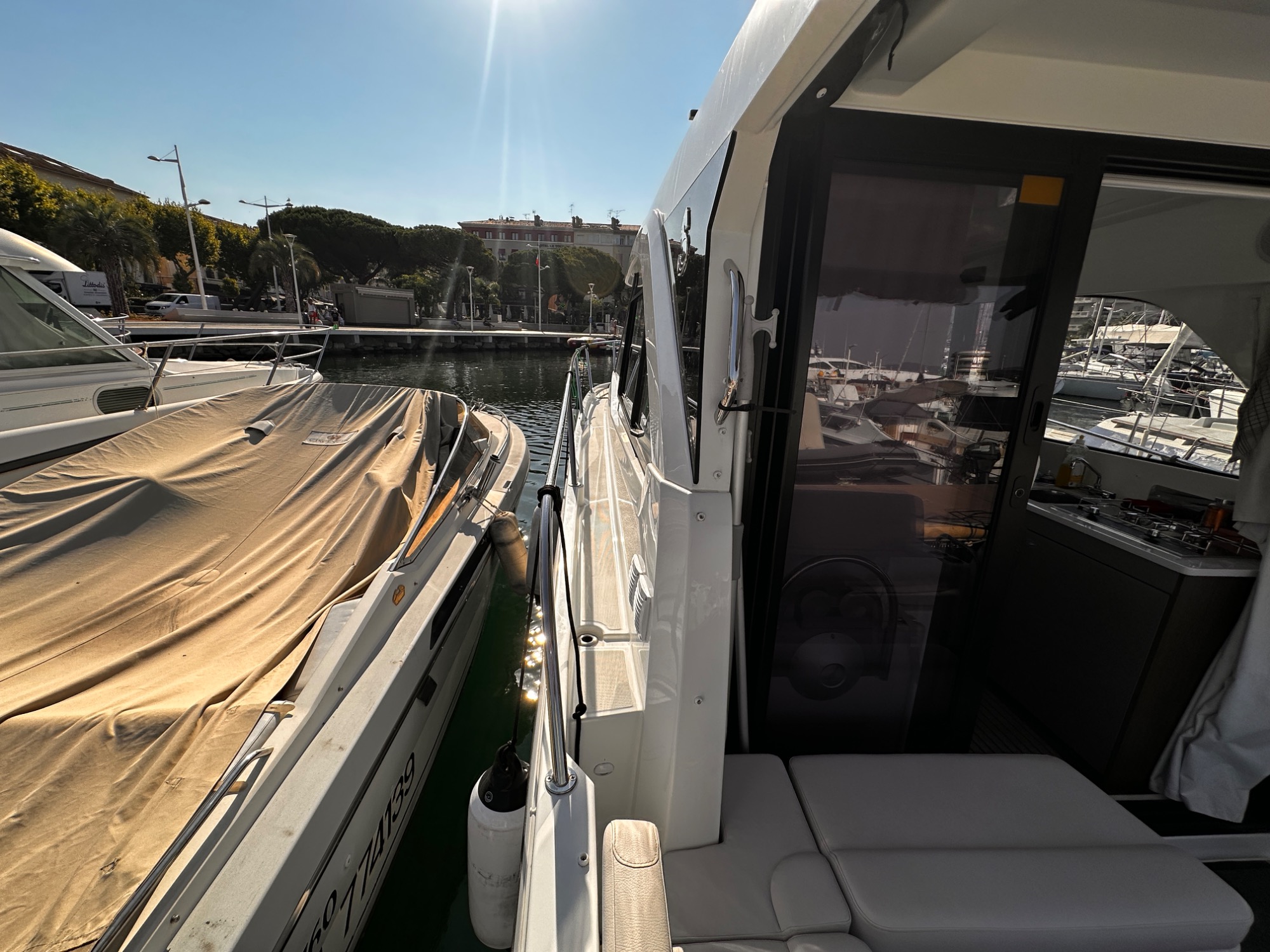 2025 Beneteau Antares 9 V2 2025 Beneteau Antares 9 V2