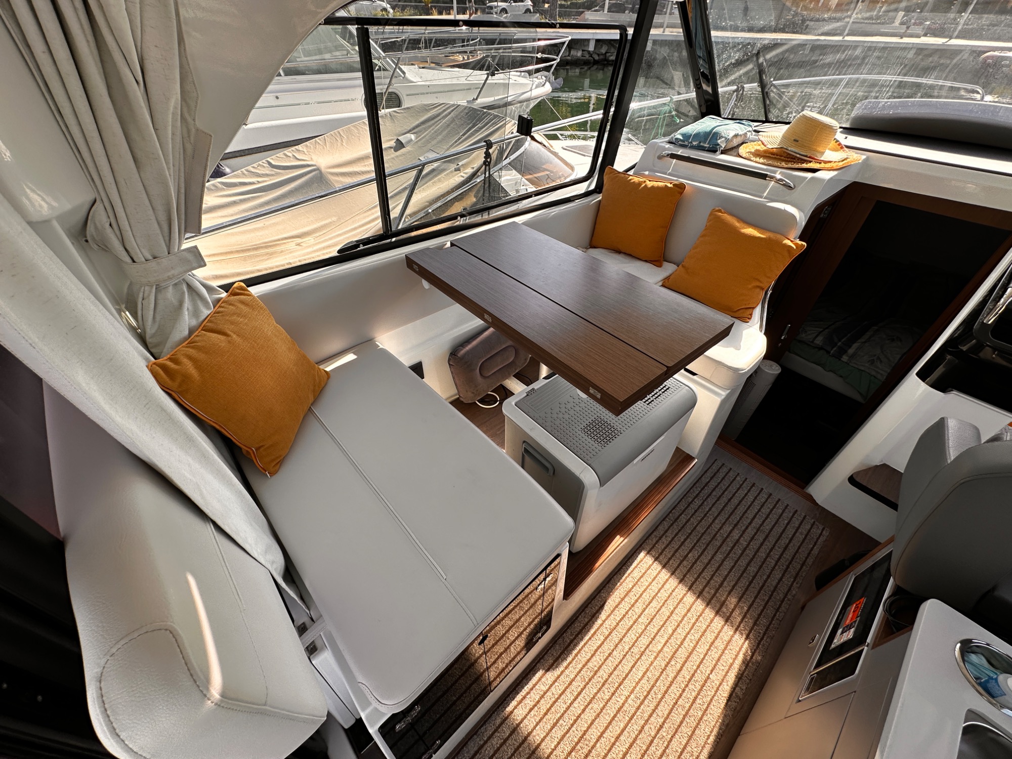 2025 Beneteau Antares 9 V2 2025 Beneteau Antares 9 V2